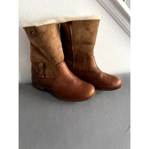 UGG Australia Chyler Demitasse Leather Cuff Sheepskin Boots Women Size 7